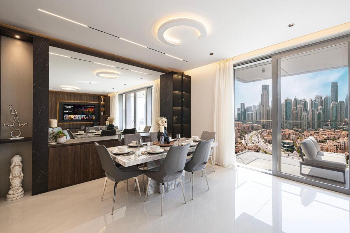 Modern Stylish 2 Bedroom With Burj Khalifa View *