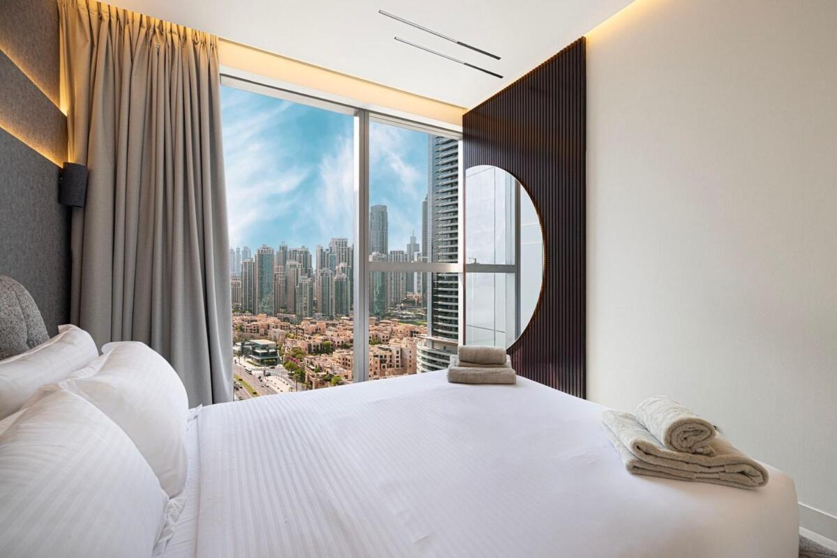 Modern Stylish 2 Bedroom With Burj Khalifa View Apartment *