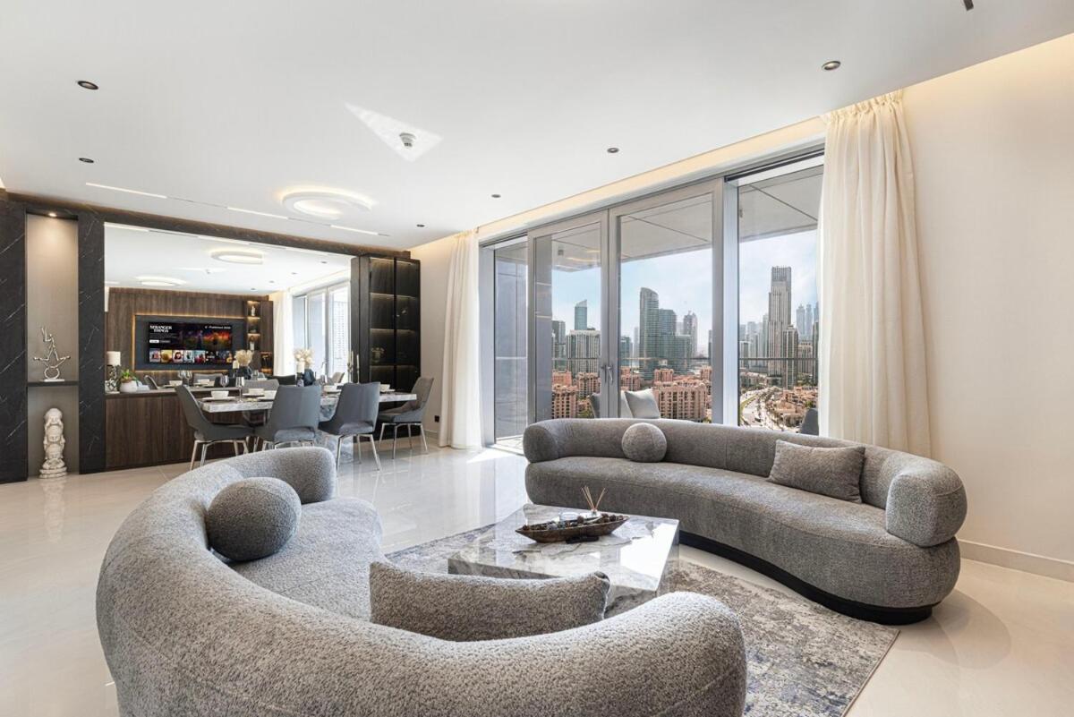 Modern Stylish 2 Bedroom With Burj Khalifa View Apartment *