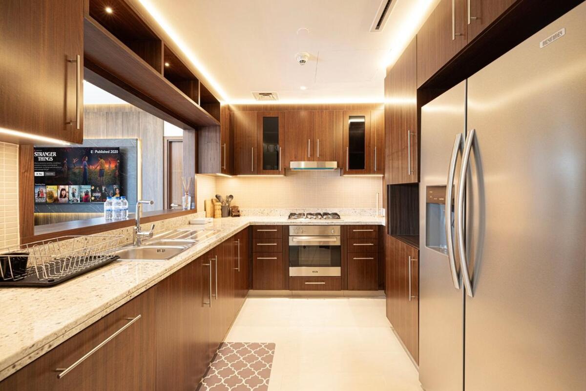 Modern Stylish 2 Bedroom With Burj Khalifa View Apartment