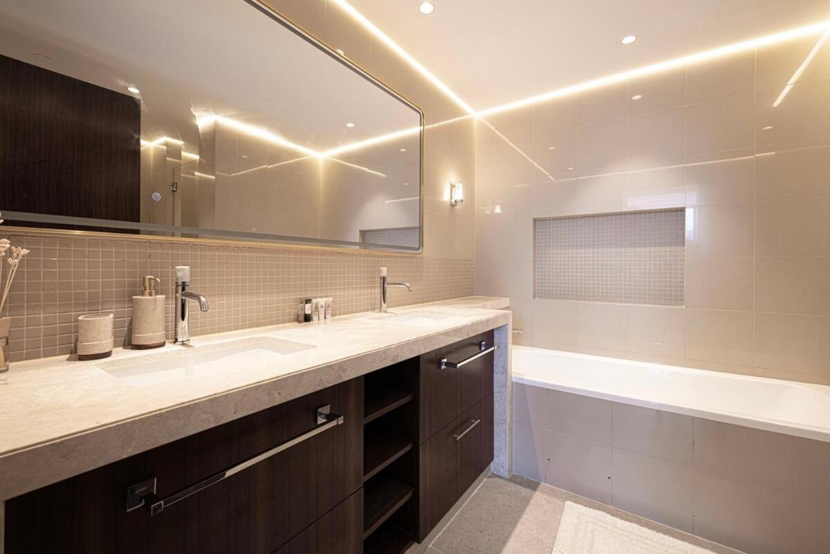 Modern Stylish 2 Bedroom With Burj Khalifa View Apartment Dubai