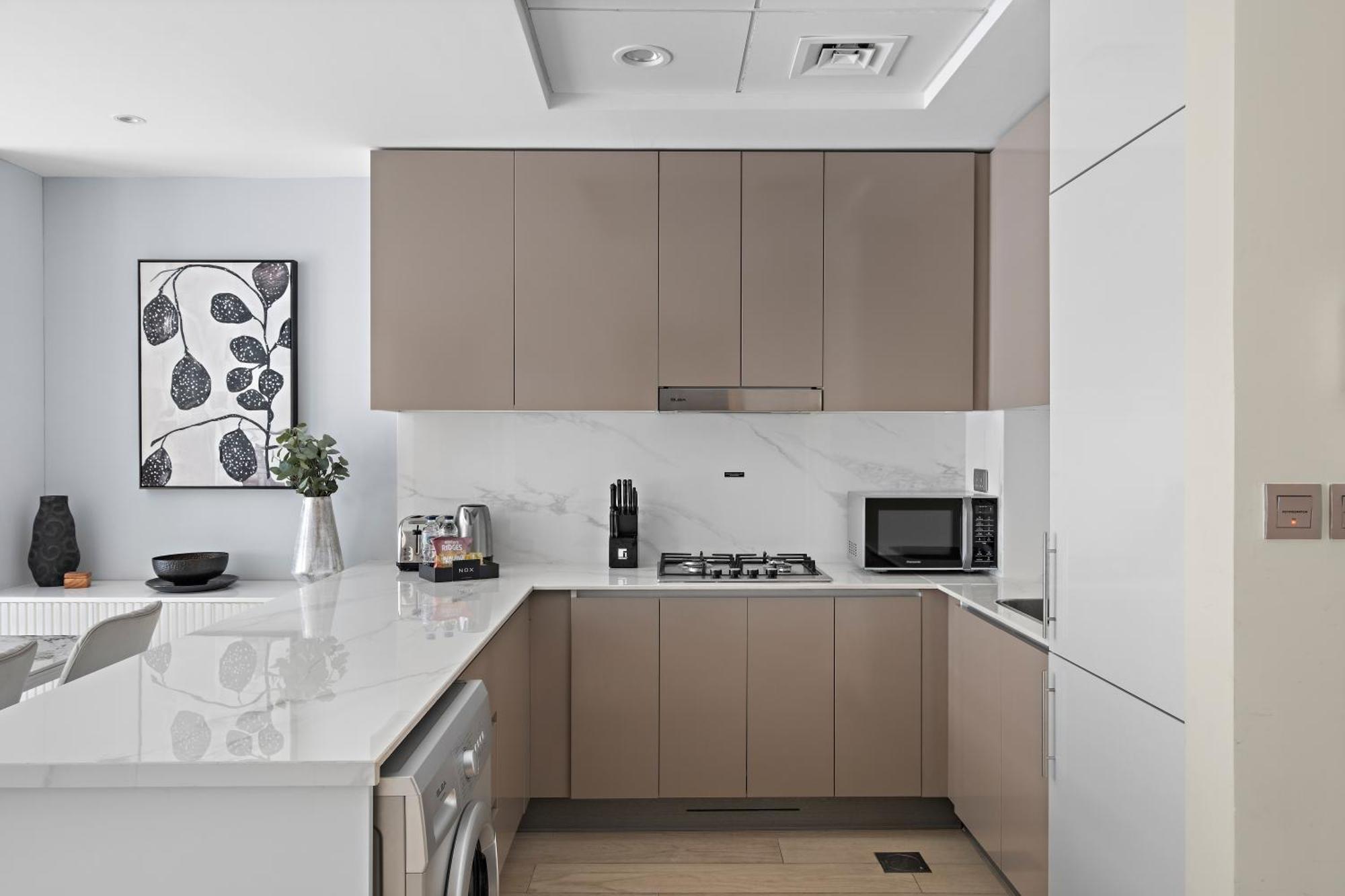 1br Azizi Riviera B7, Pool View Apartment