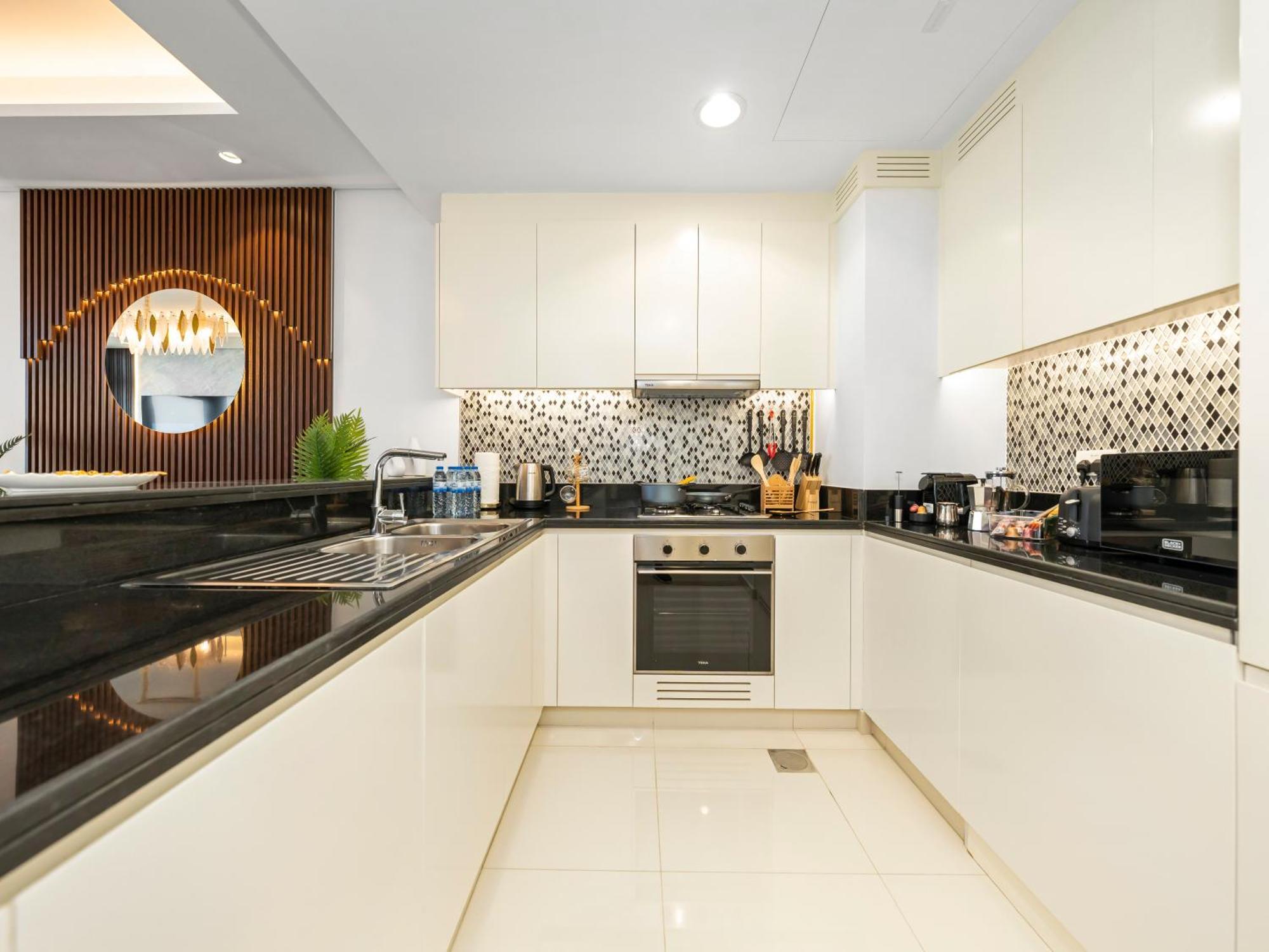 Stunning 2br With Burj View & Infinity Pool Dubai