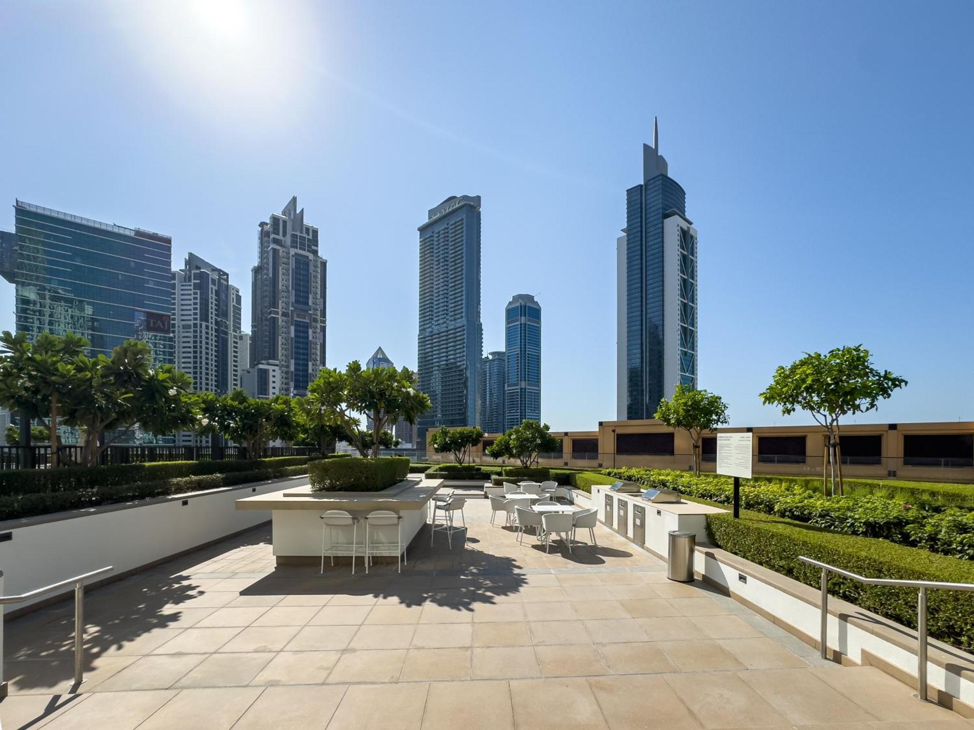 Stylish New 1br Walk To Burj Khalifa & Mall Dubai