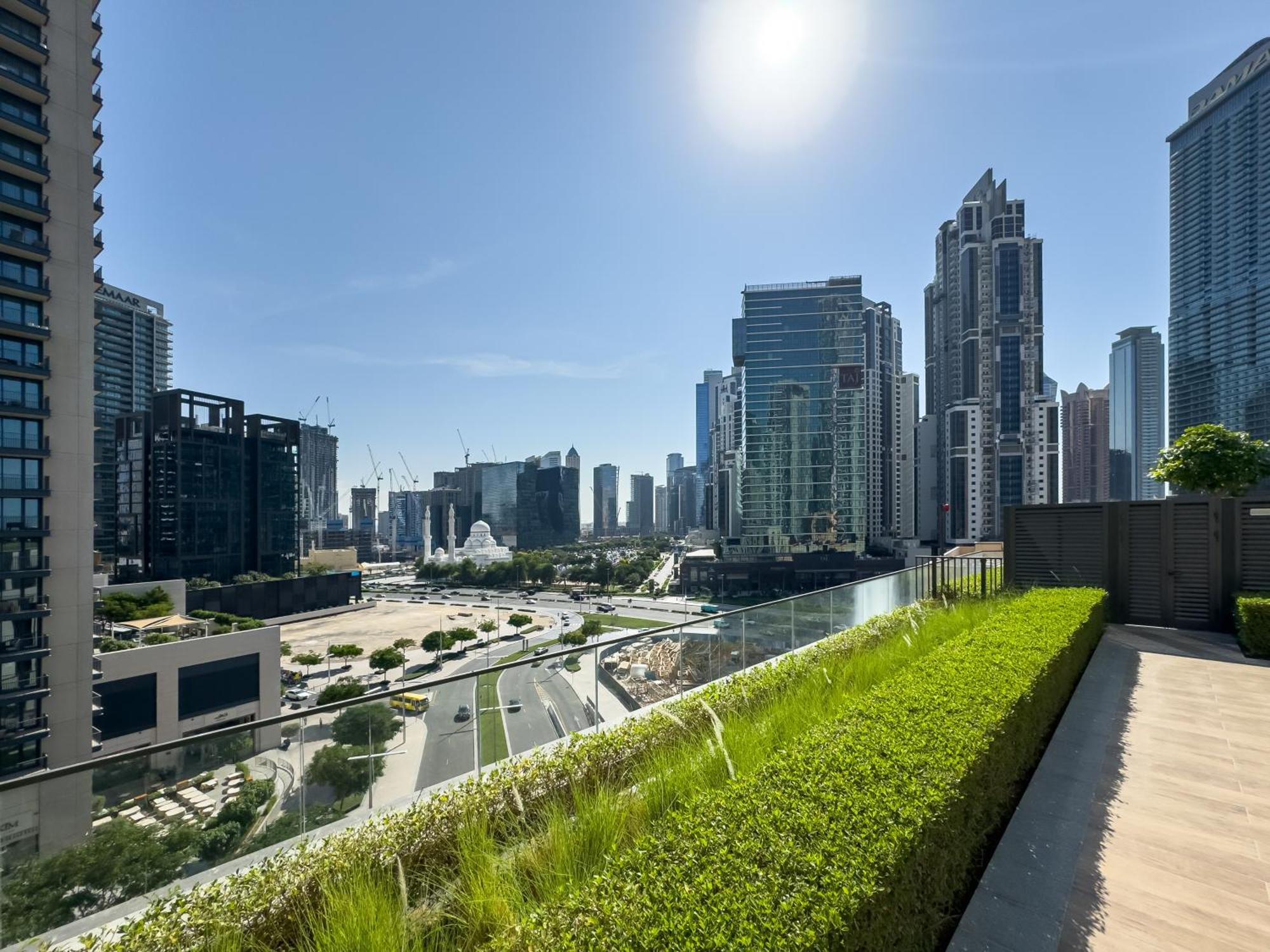 Stylish New 1br Walk To Burj Khalifa & Mall Dubai