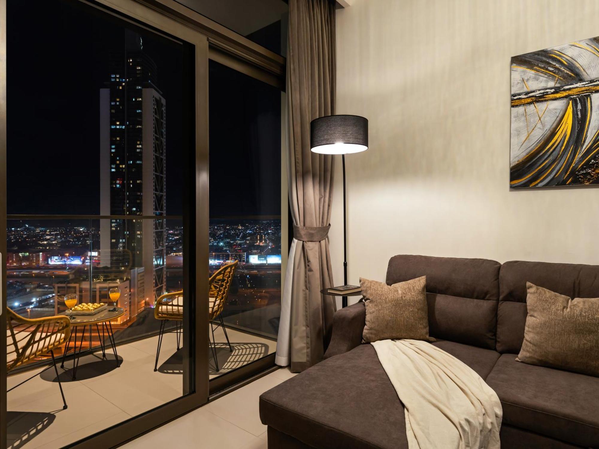 Stylish New 1br Walk To Burj Khalifa & Mall Apartment Dubai