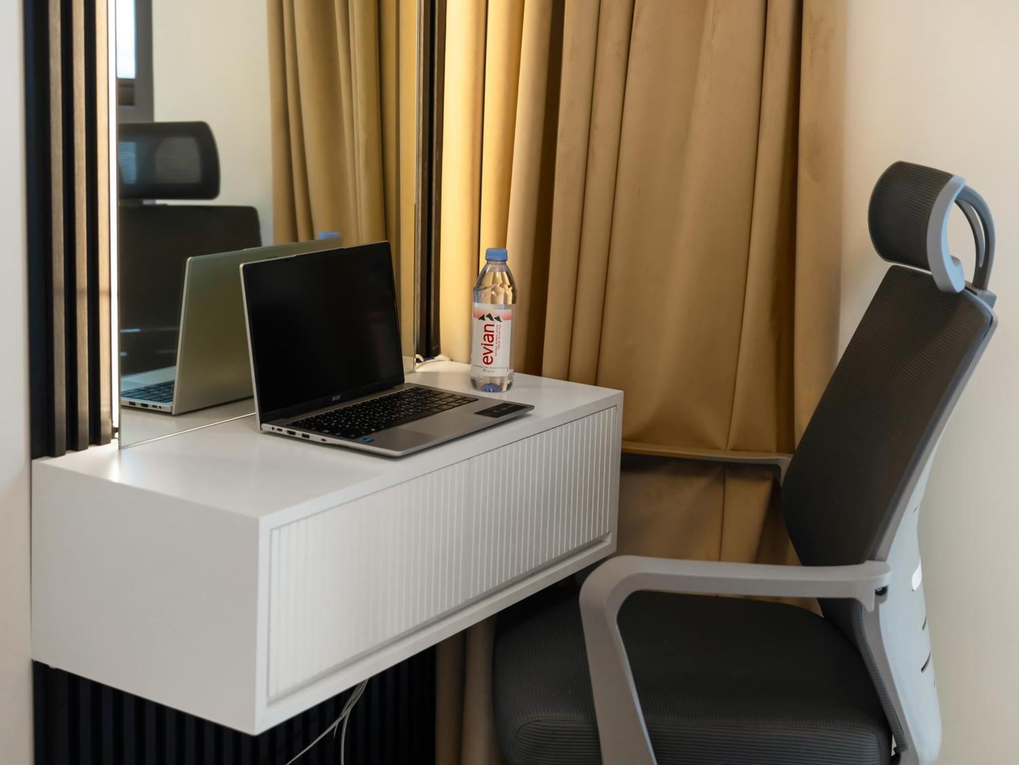 Stylish New 1br Walk To Burj Khalifa & Mall Dubai
