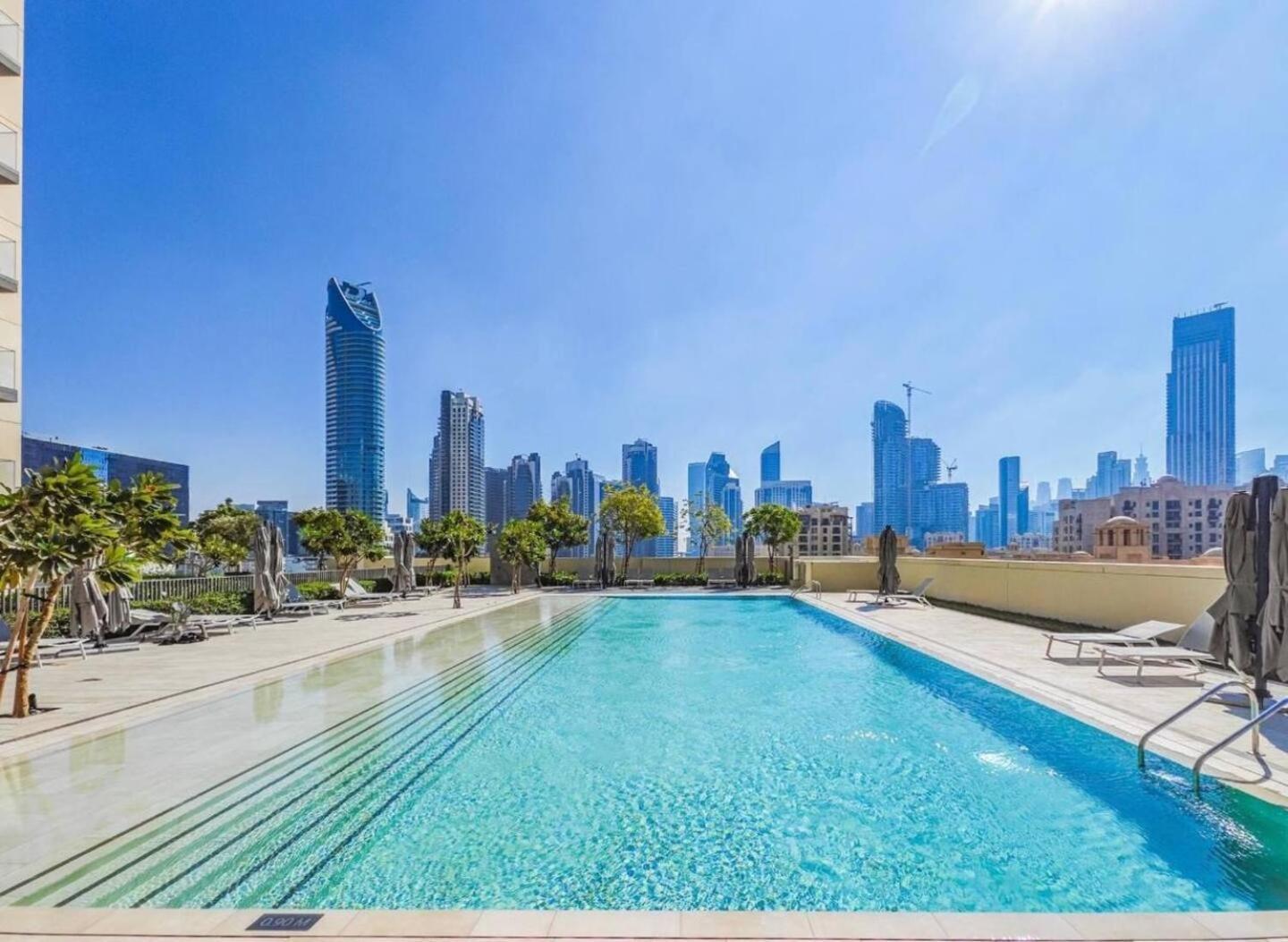 Burj Royale Condo, Close To Mall & Attractions