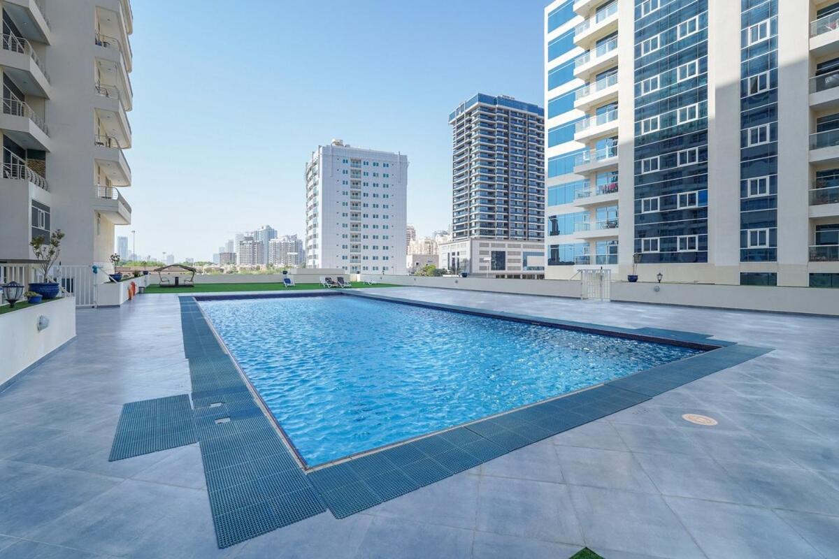 Apartment Stylish Perfect For 2 In Sports Dubai