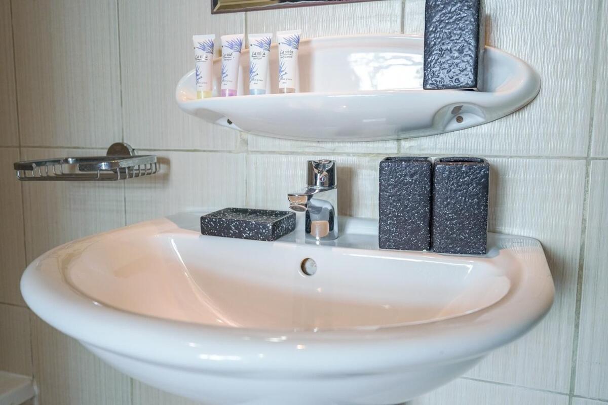 Stylish Perfect For 2 In Sports Apartment Dubai