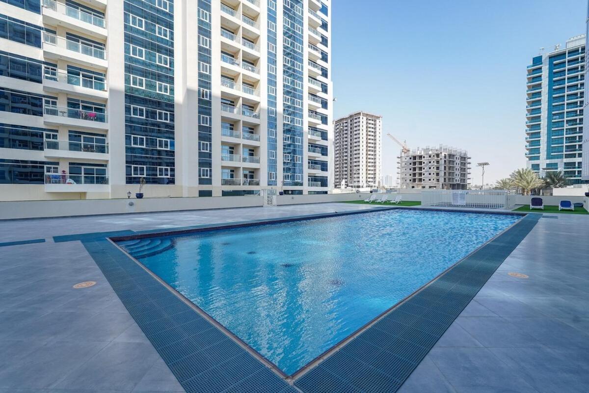 Apartment Stylish Perfect For 2 In Sports Dubai
