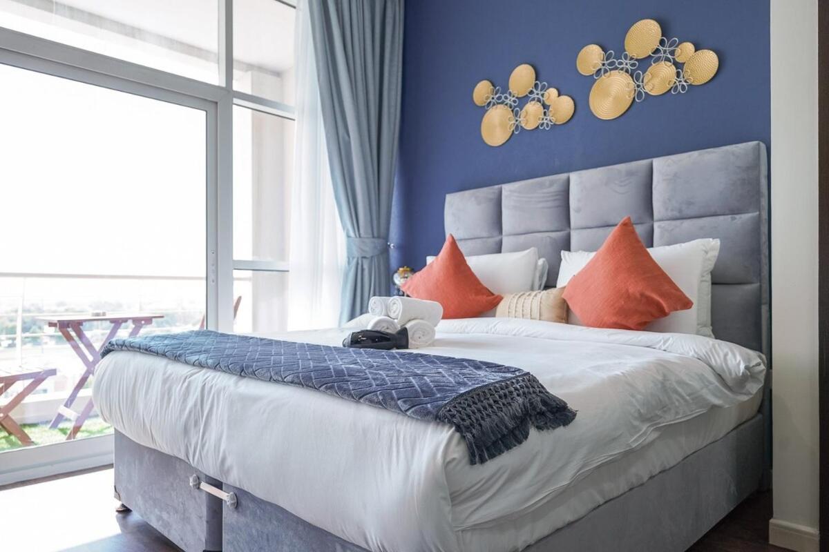 Apartment Stylish Perfect For 2 In Sports Dubai
