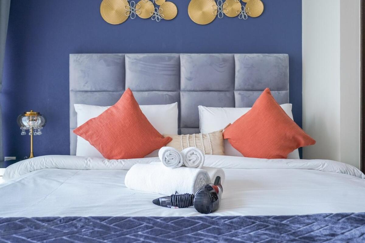 Stylish Perfect For 2 In Sports Apartment Dubai
