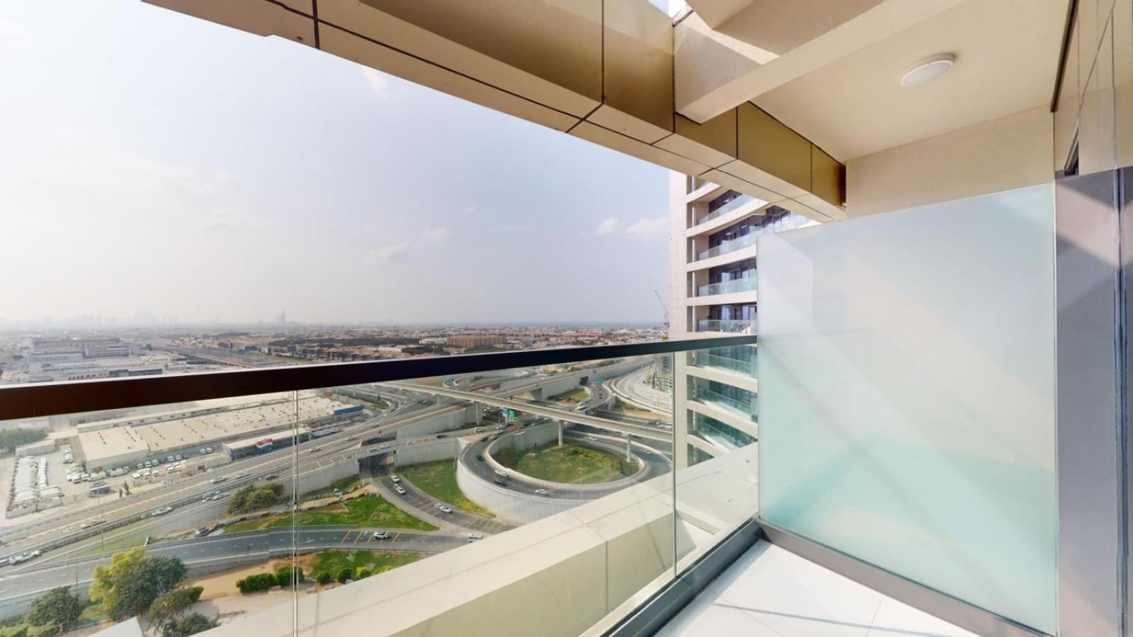Aykon - Stunning Two Bedroom With View Apartment