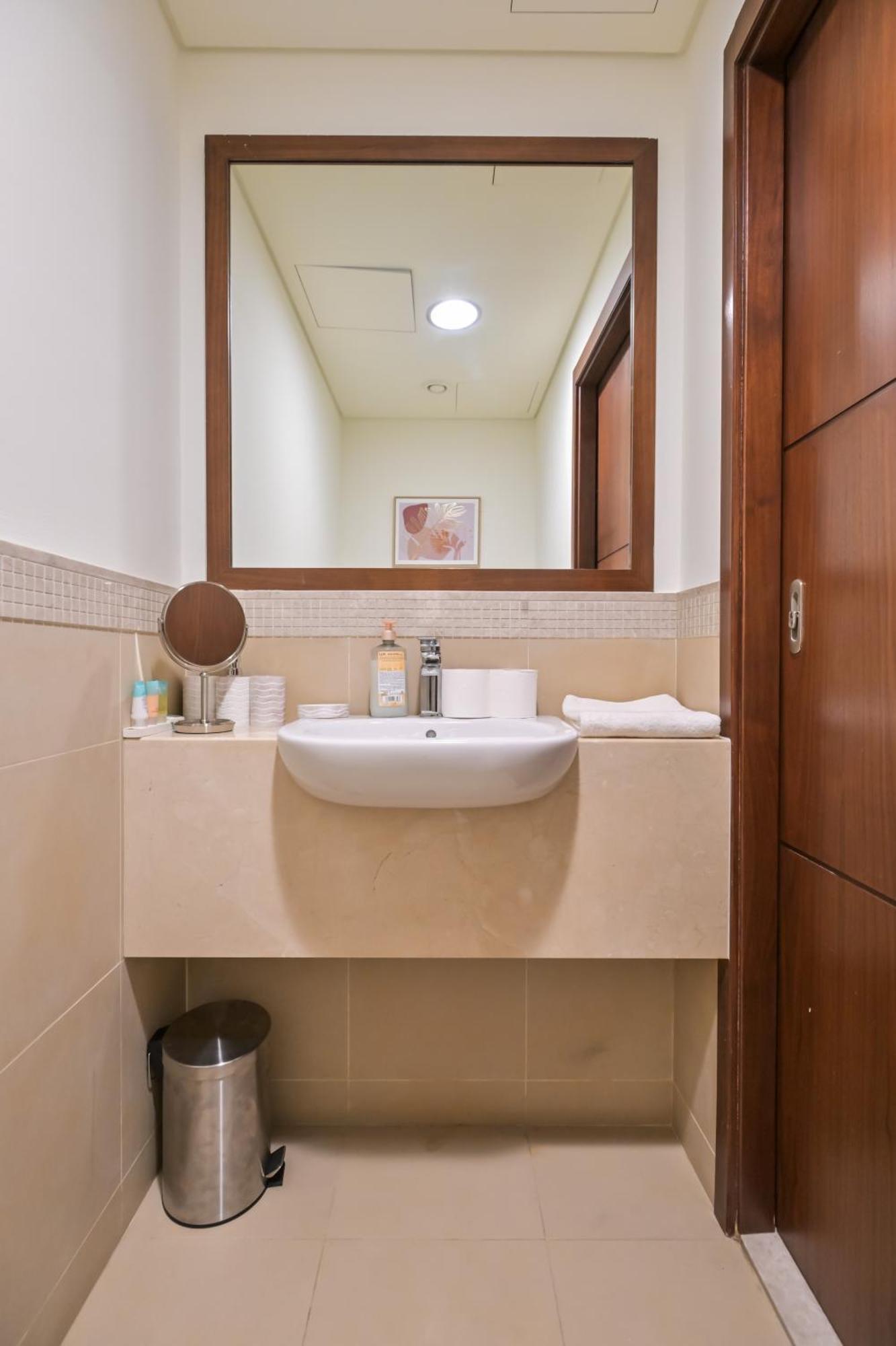 Daire Burj Vista 2br Luxurious Wdirect Access To Mall Dubai