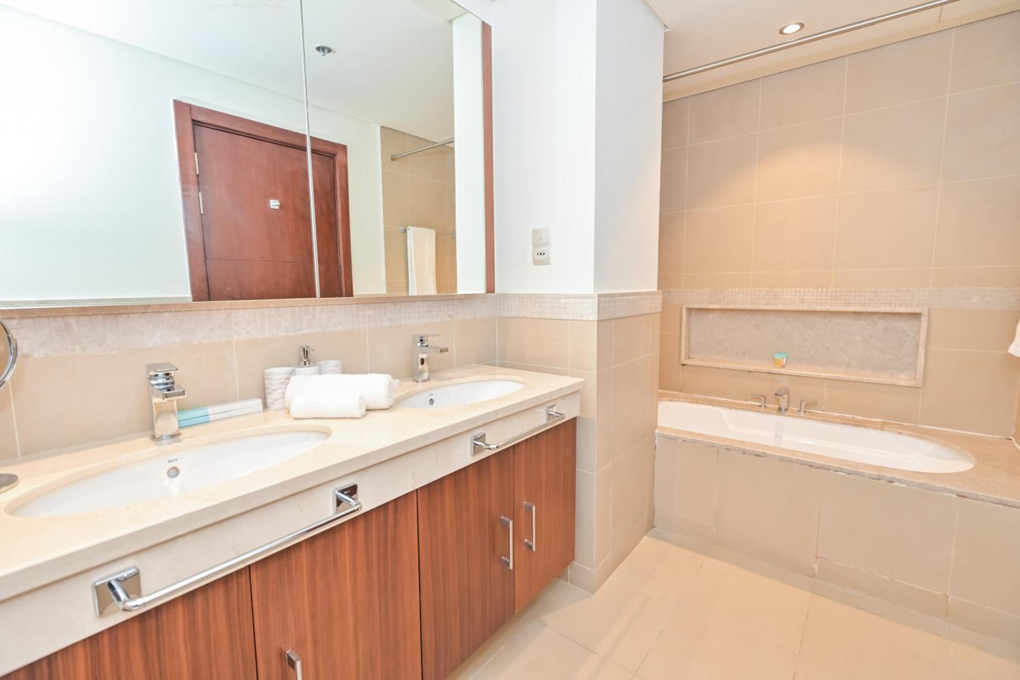 Burj Vista 2br Luxurious Wdirect Access To Mall Daire