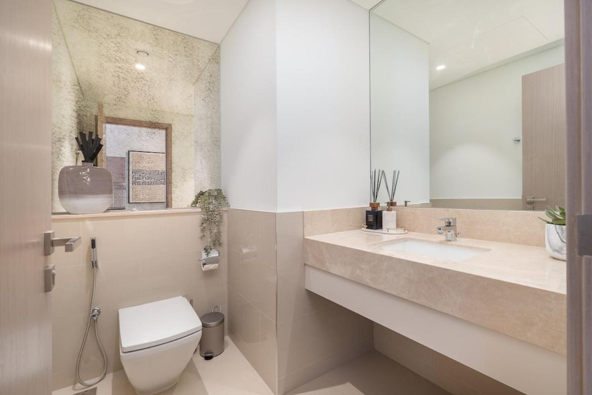 Apartment Luxurious 3-bedroom In Downtown Near Burj Khalifa In Mall