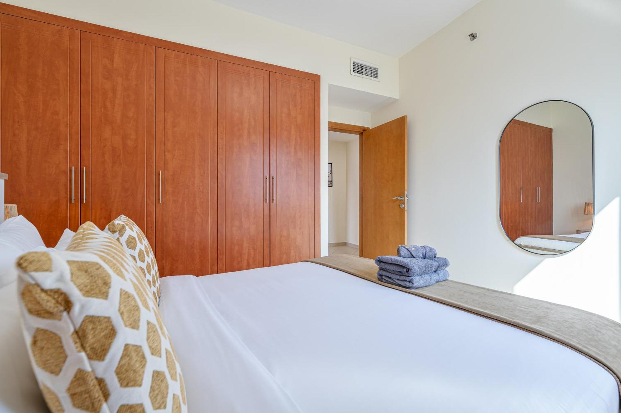 Apartment Marcopolo - Lavish 2br Next To Metro & Tram *