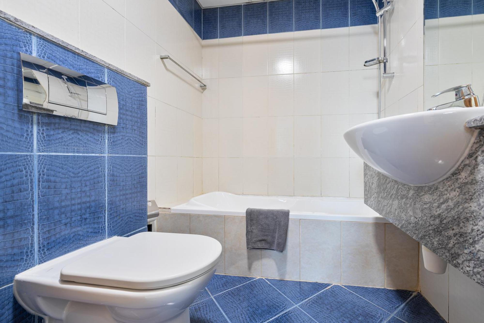 Marcopolo - Lavish 2br Next To Metro & Tram