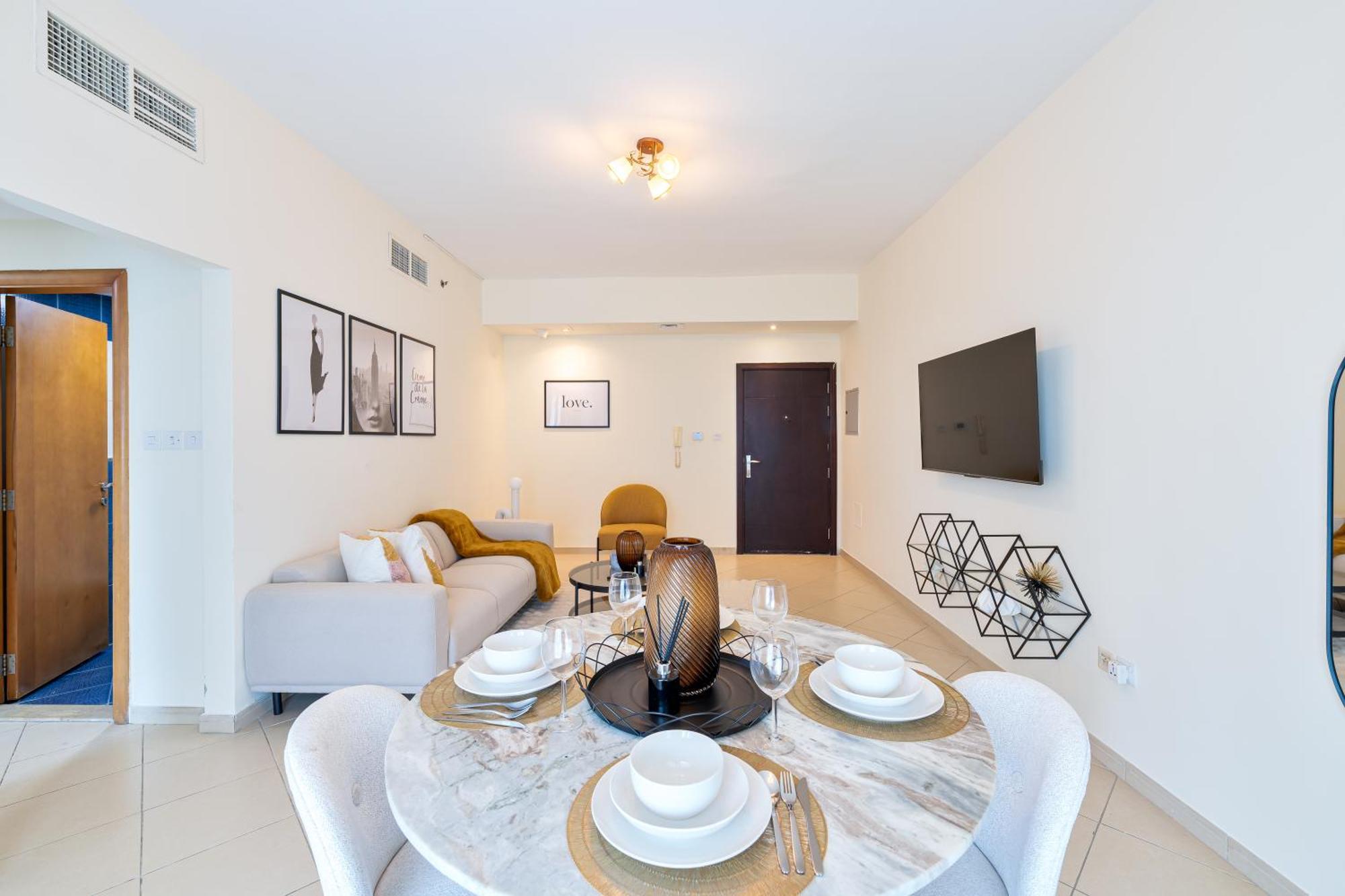 Marcopolo - Lavish 2br Next To Metro & Tram Apartment *