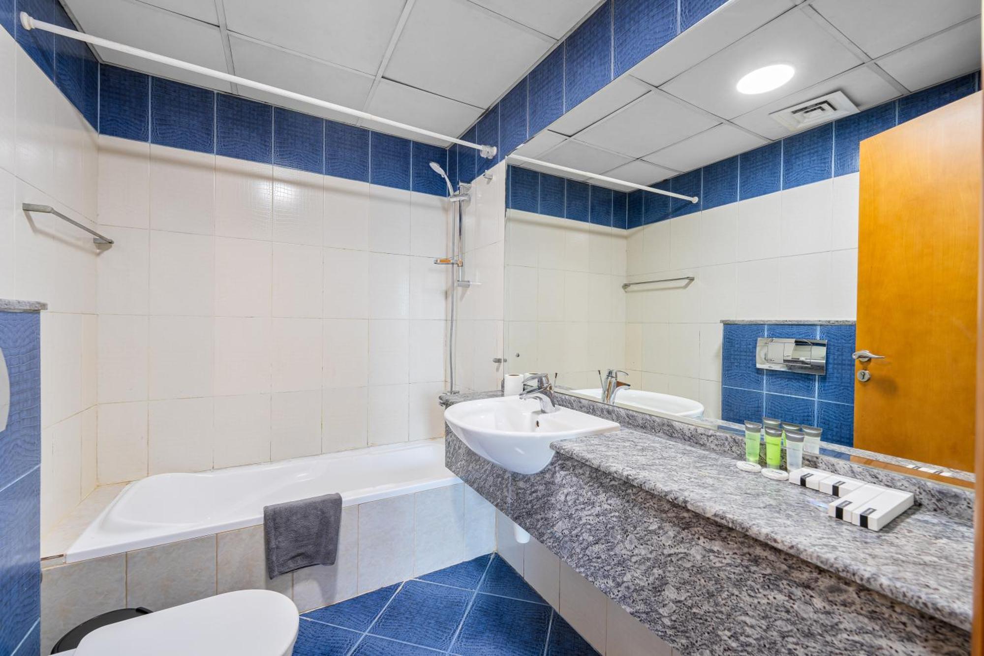Apartment Marcopolo - Lavish 2br Next To Metro & Tram
