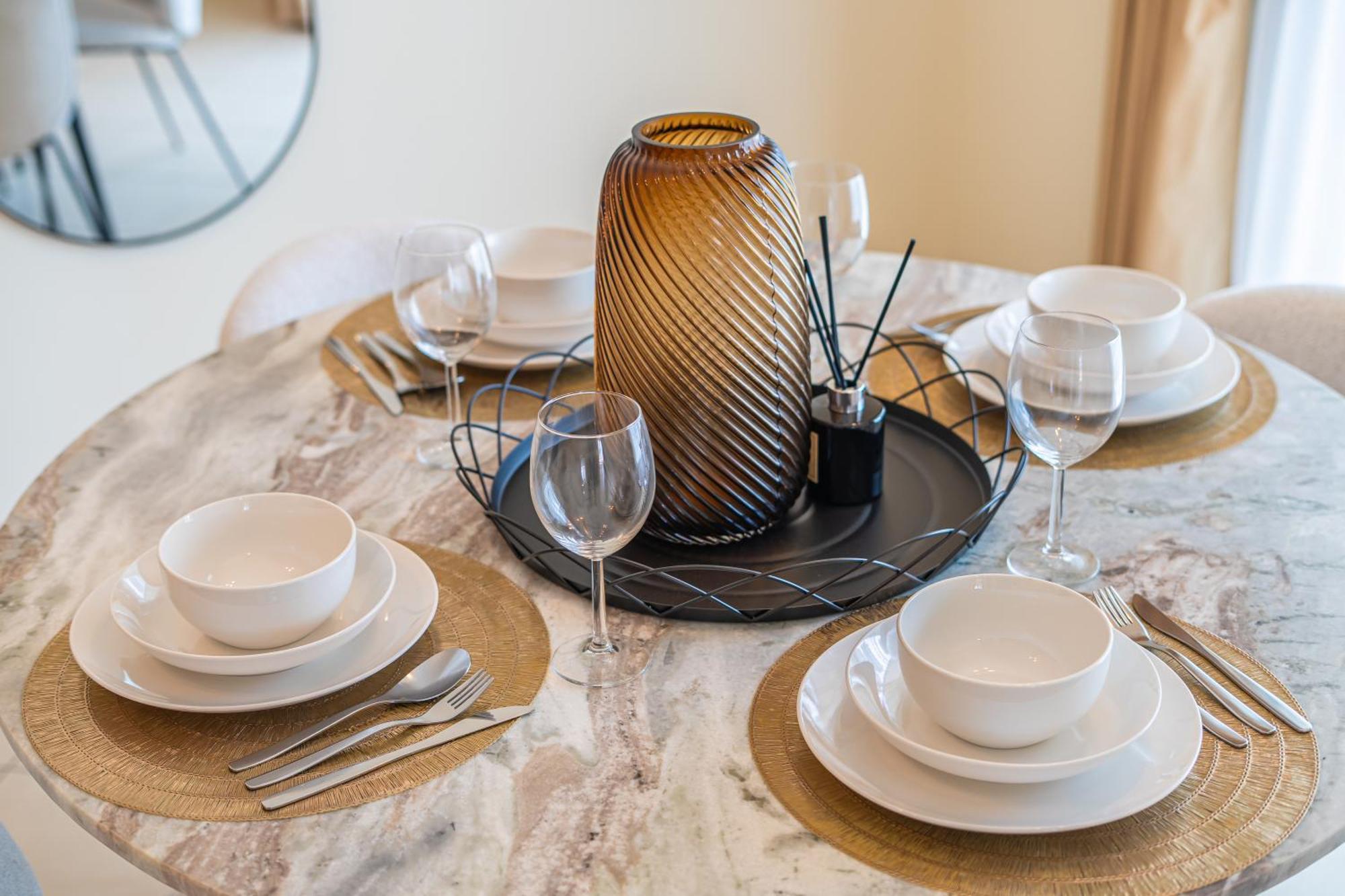 Apartment Marcopolo - Lavish 2br Next To Metro & Tram *
