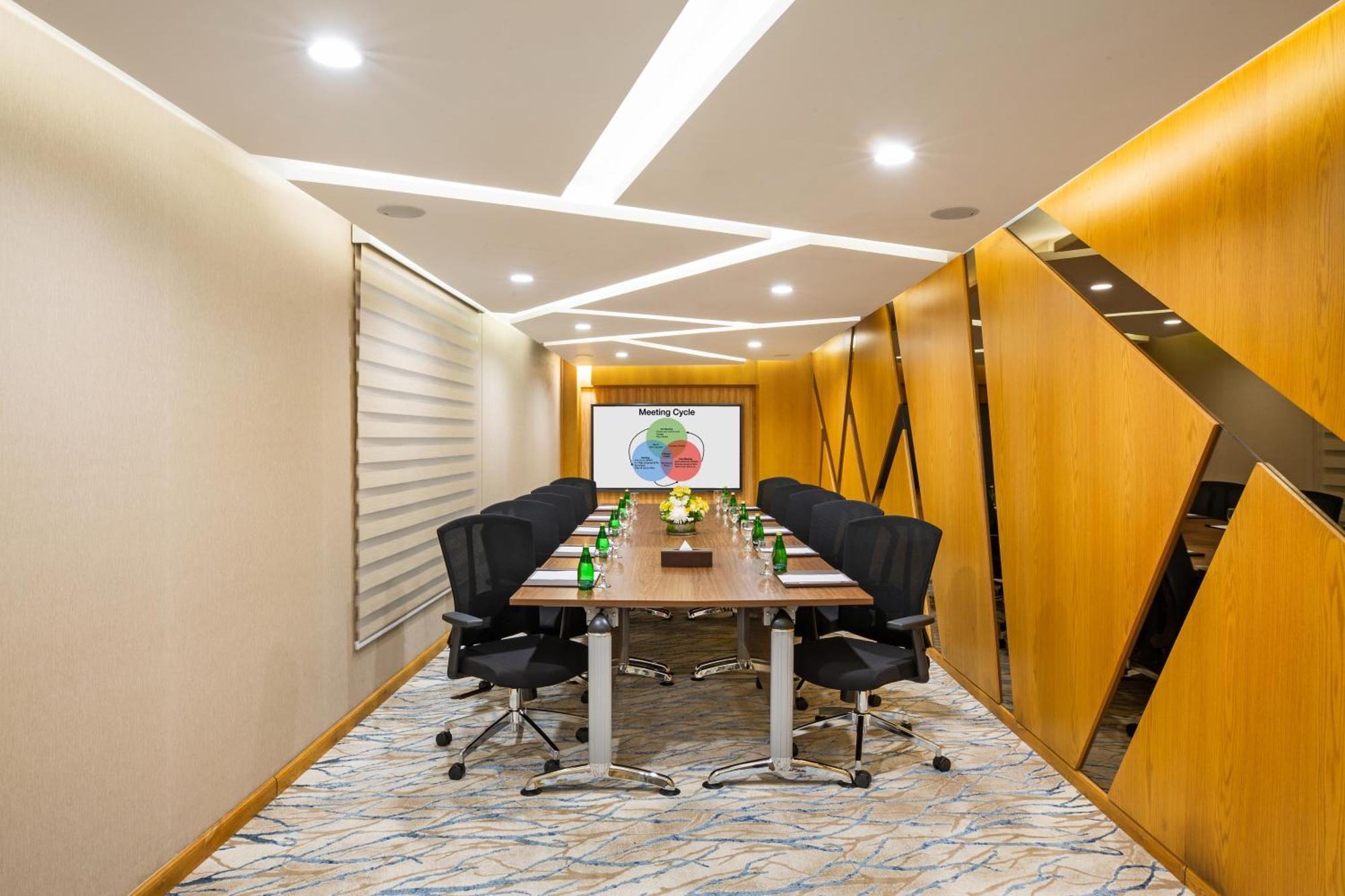 Royal Continental Business Bay 5* Dubai