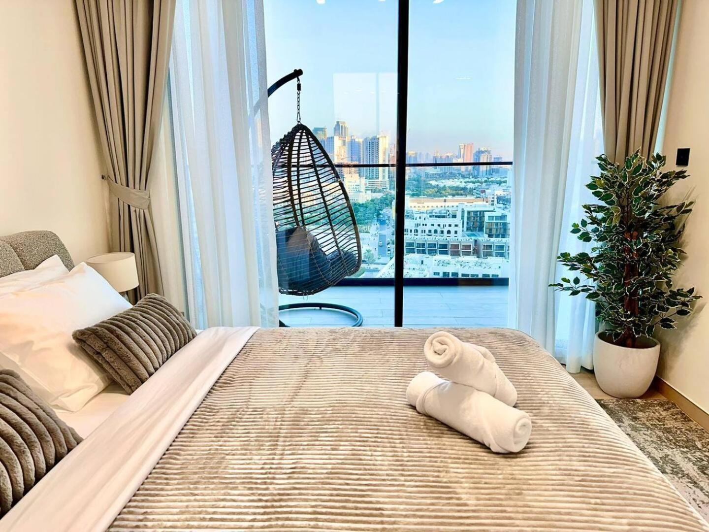 Brand New Premium 1br With Pool View In Jvc *