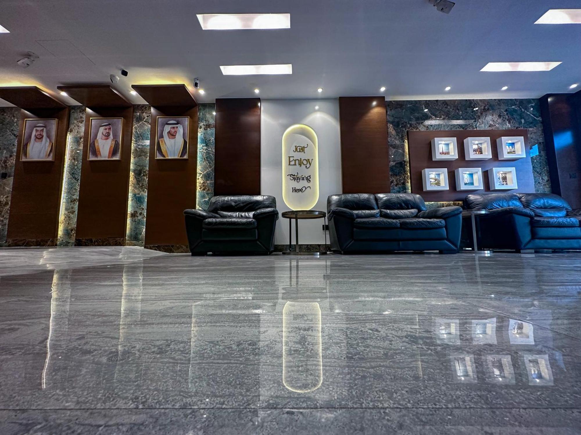 Gold Sky Avenue Hotel *