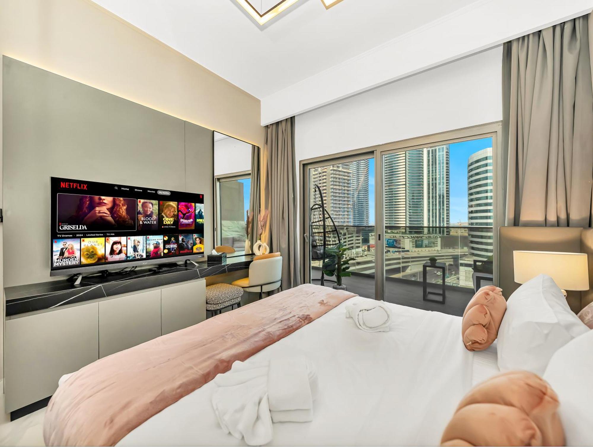 Apartment Chic 2br Near Mall & Burj L Canal & View I 5 Pax Dubai