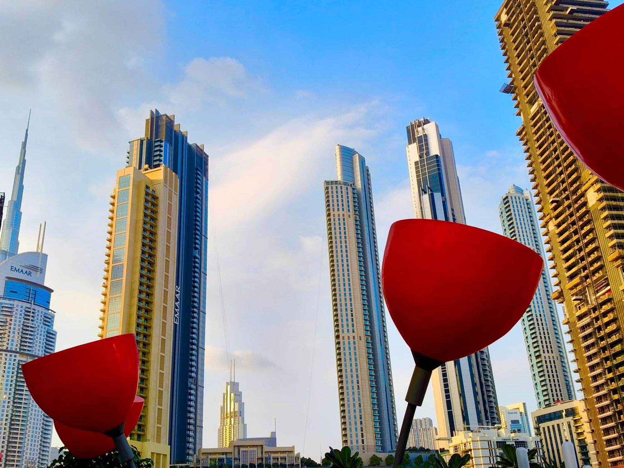 Chic 2br Near Mall & Burj L Canal & View I 5 Pax Apartment *