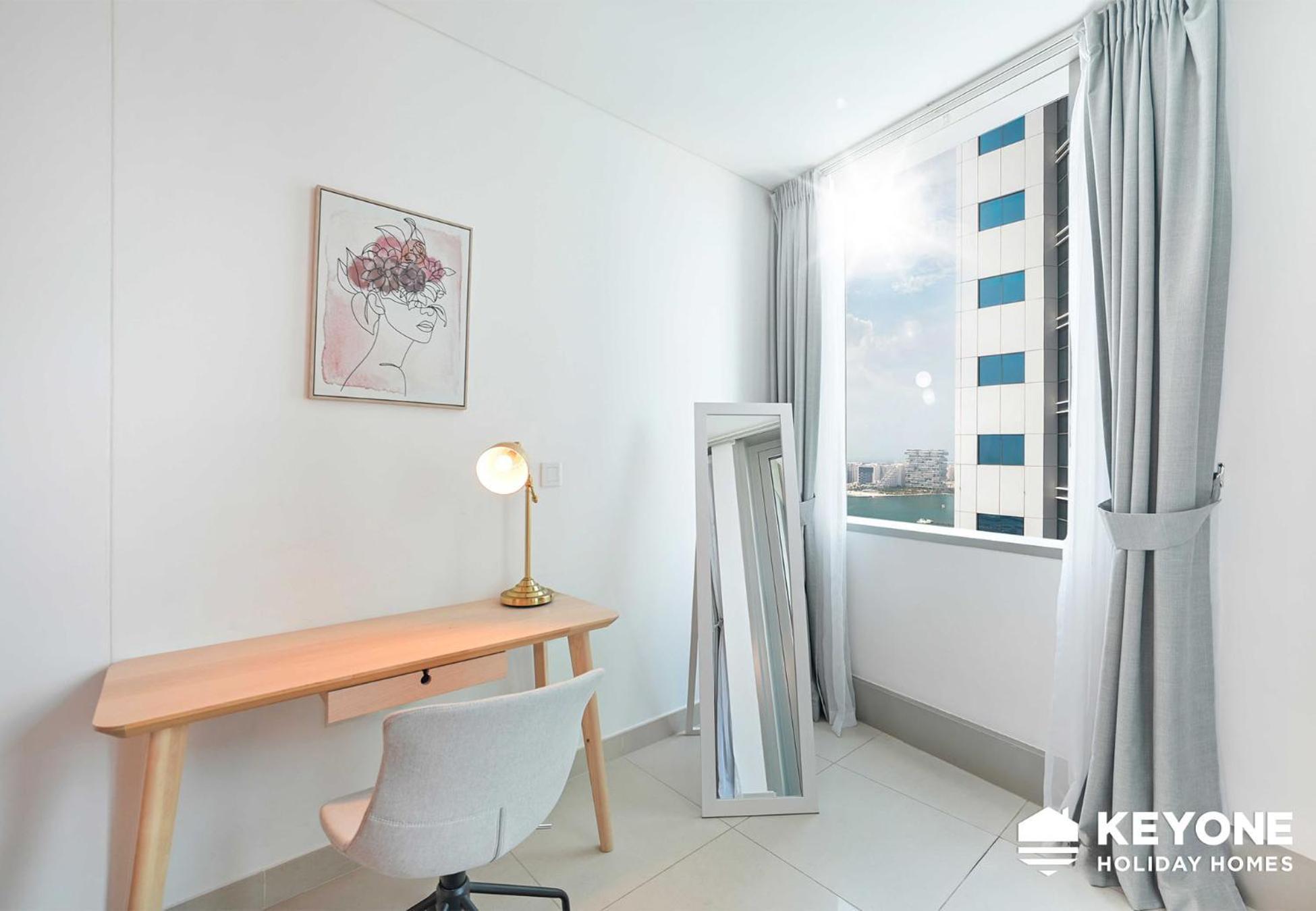 Fascinating Ocean Views In A One Bedroom Apartment *