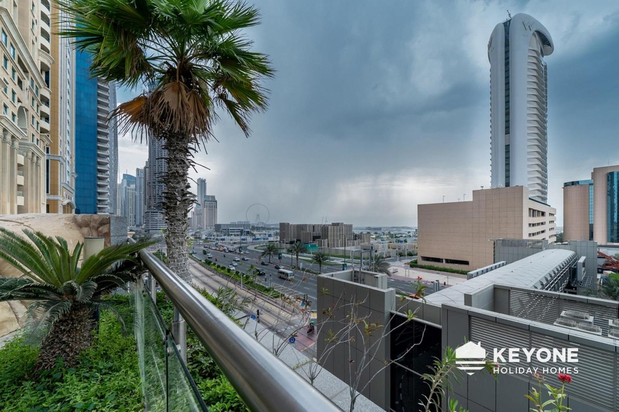 Fascinating Ocean Views In A One Bedroom Apartment Dubai