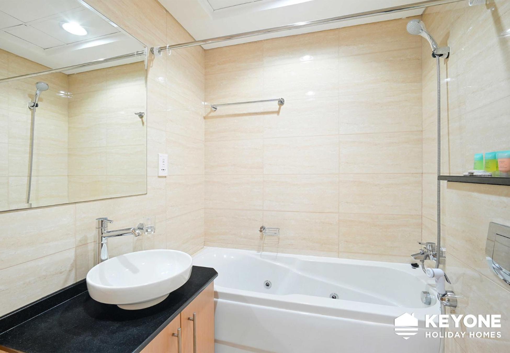 Fascinating Ocean Views In A One Bedroom *