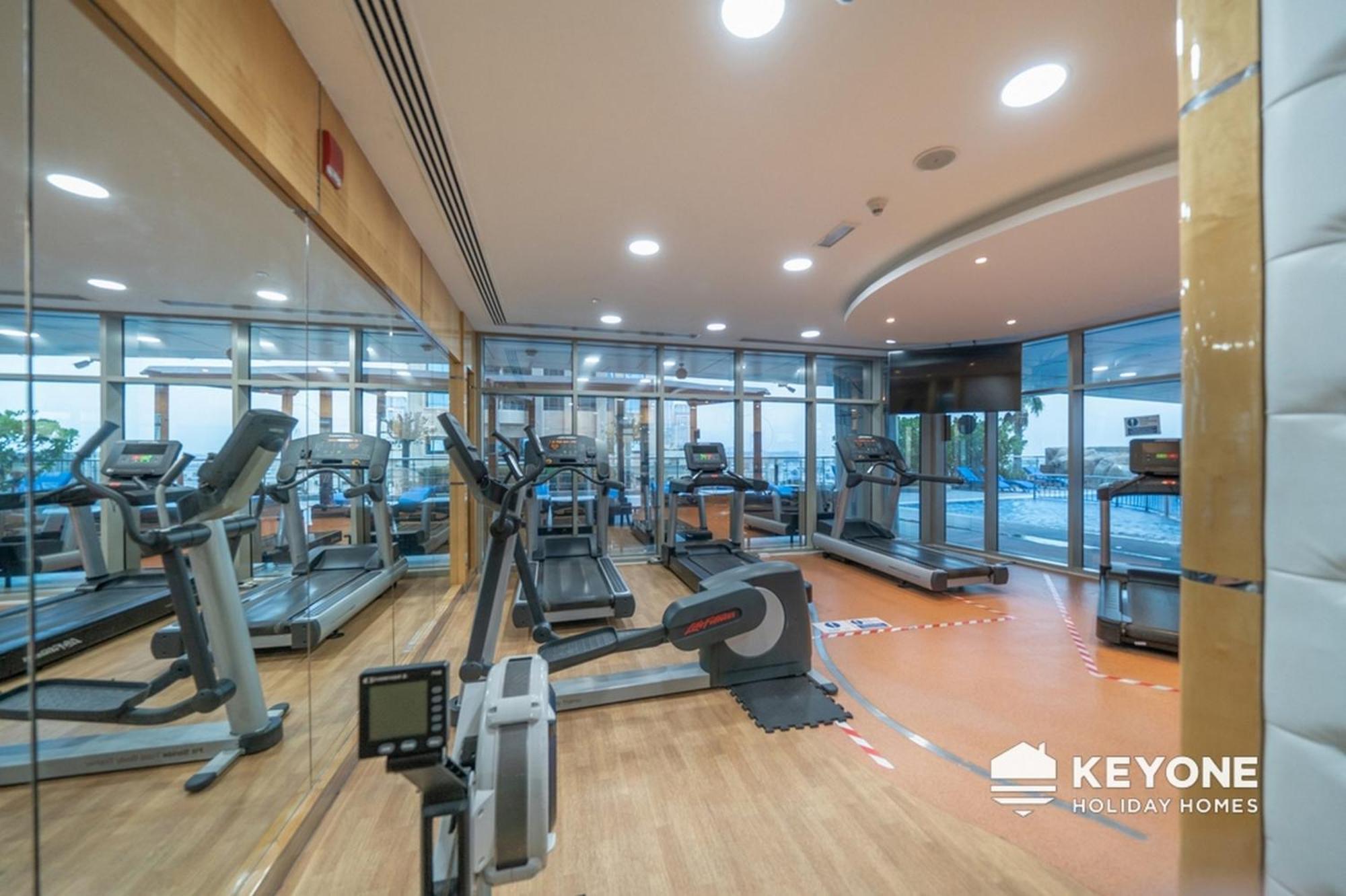 Fascinating Ocean Views In A One Bedroom Apartment Dubai