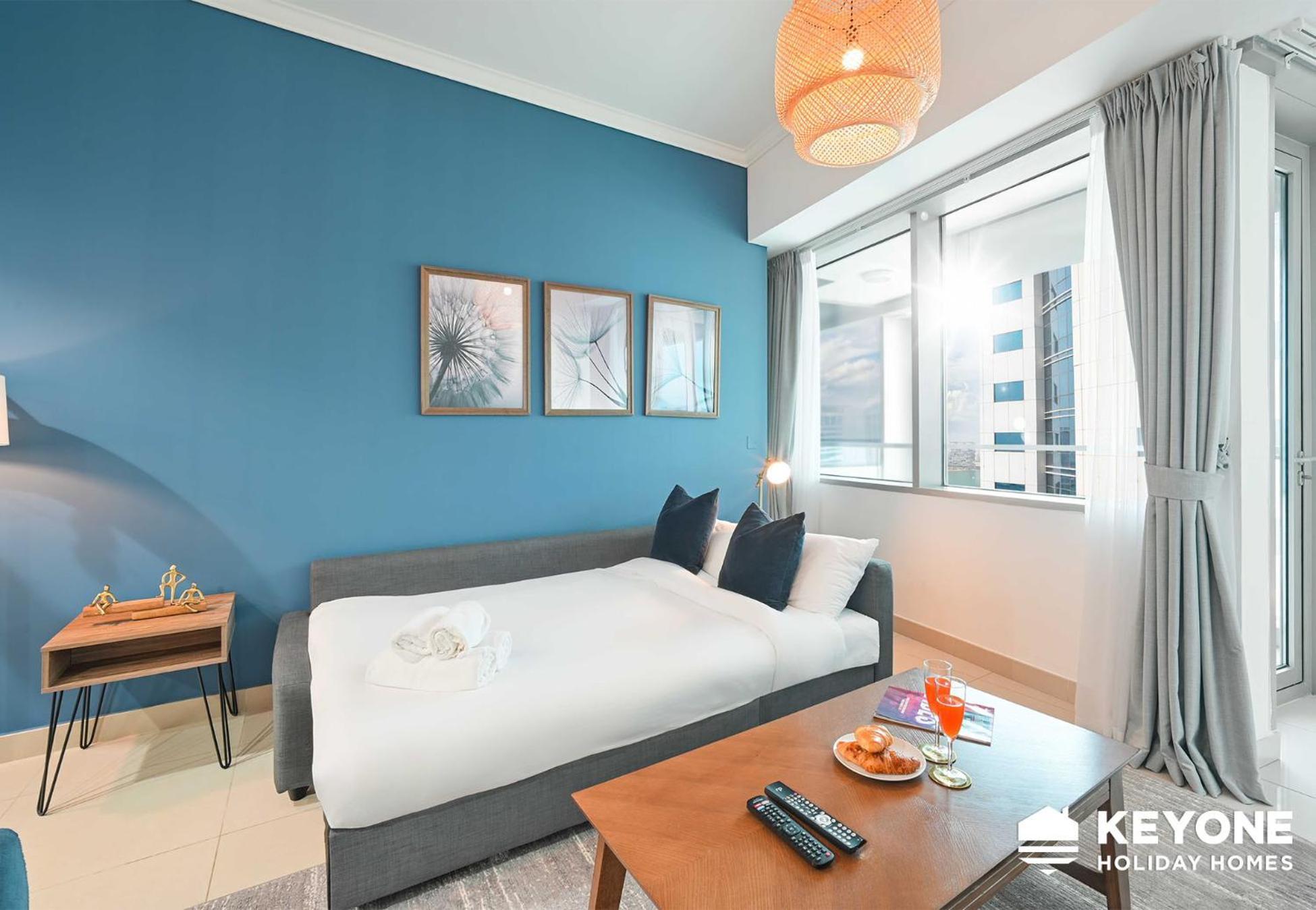Fascinating Ocean Views In A One Bedroom Apartment Dubai