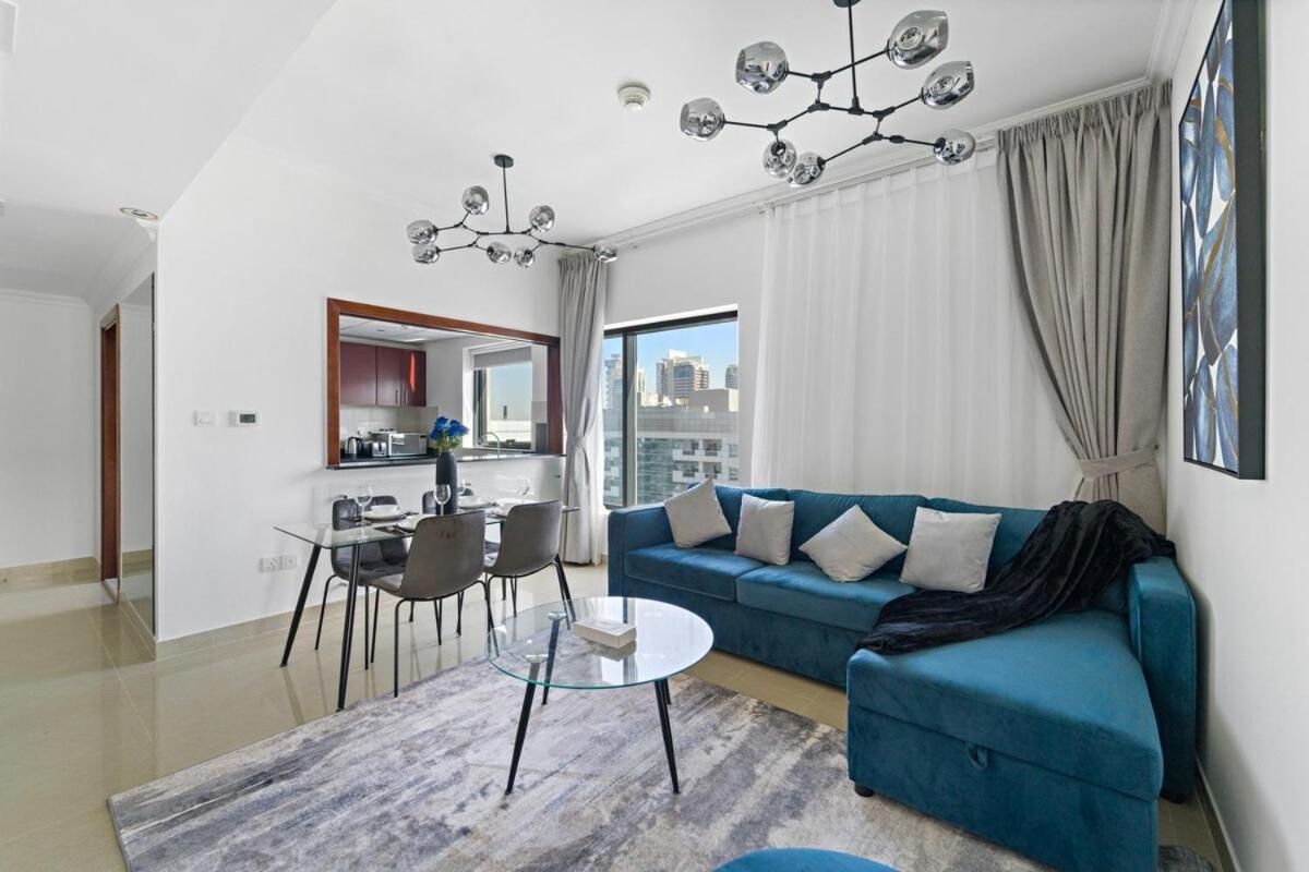 Apartment Time Place Near Metro And Mall