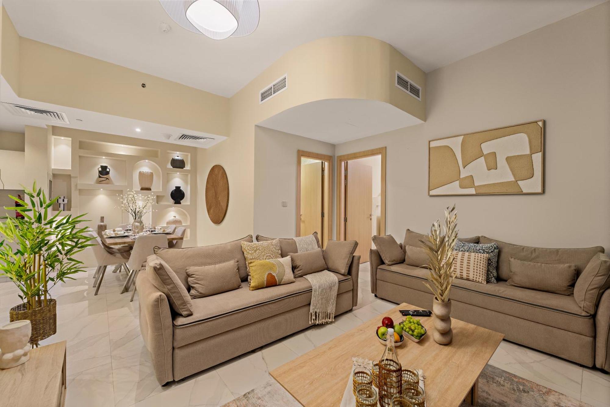 Apartment Stunning Waterfront Burj Views With Pool & Gym, Sleeps 6 *