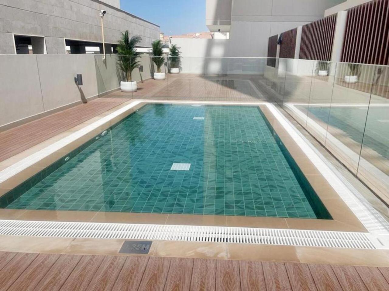 Brown Stone - Hills Mall Apartment *
