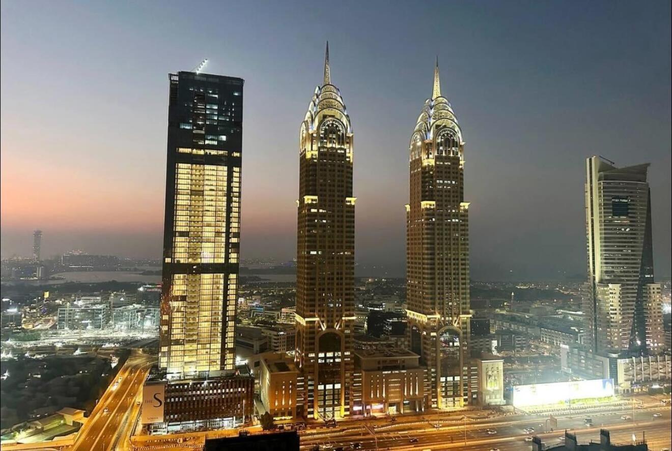 Center Point Partition In Tecom Homestay Dubai