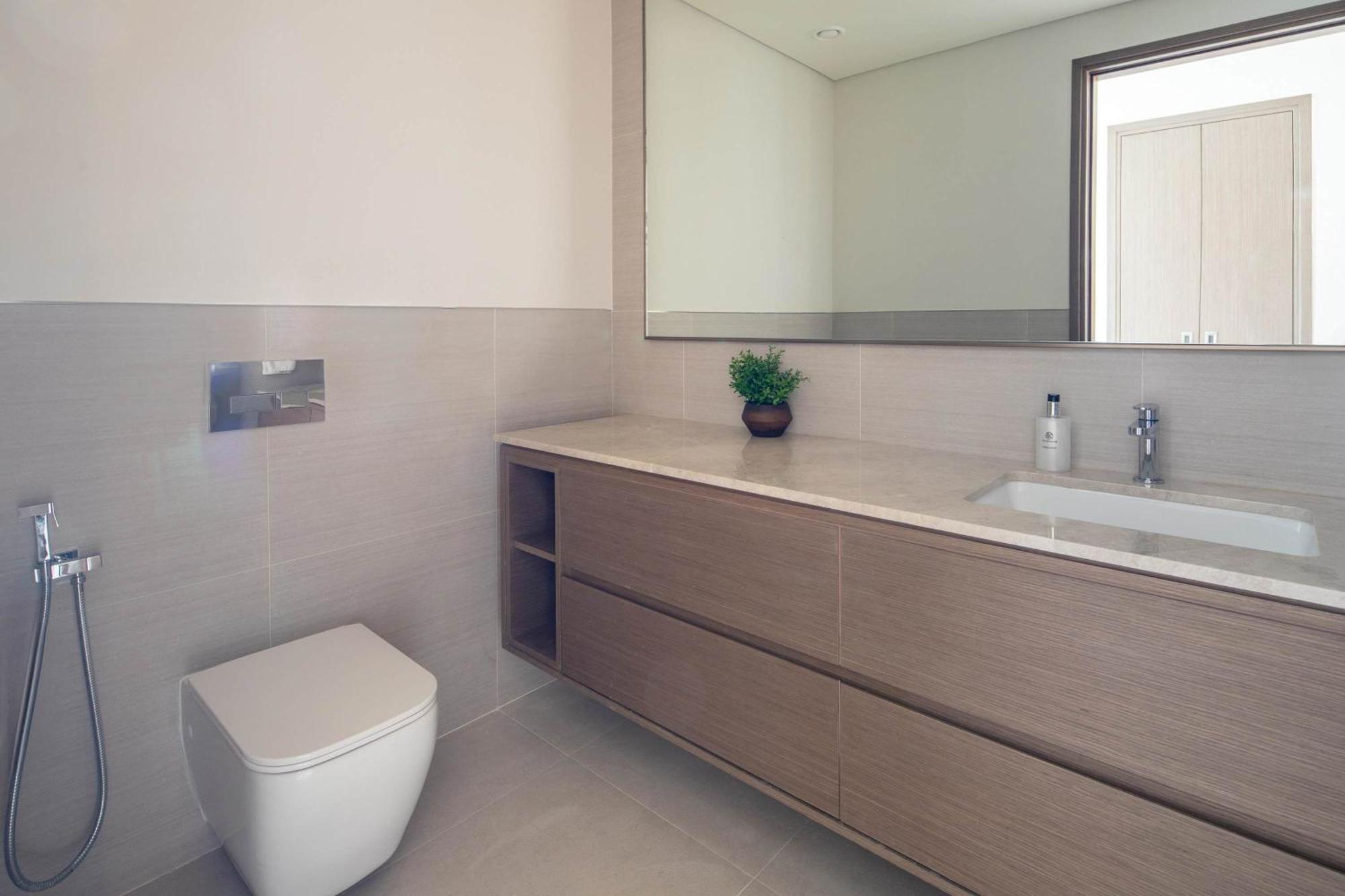 Frank Porter - Grande Signature Residences * Dubai