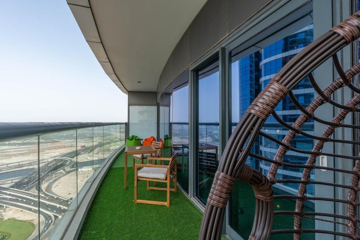 1 Bedroom With Burj Khalifa & View From 54th Floor Skyscraper *