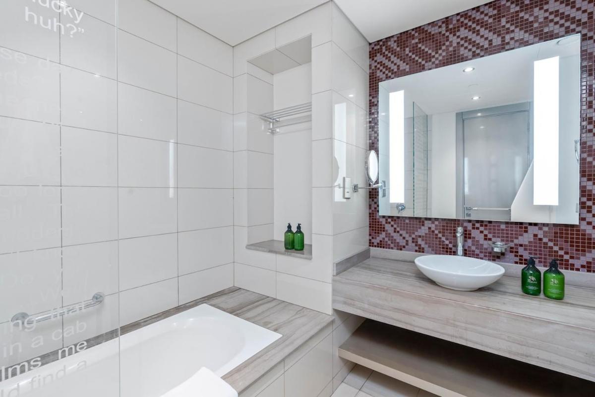 1 Bedroom With Burj Khalifa & View From 54th Floor Skyscraper Apartment
