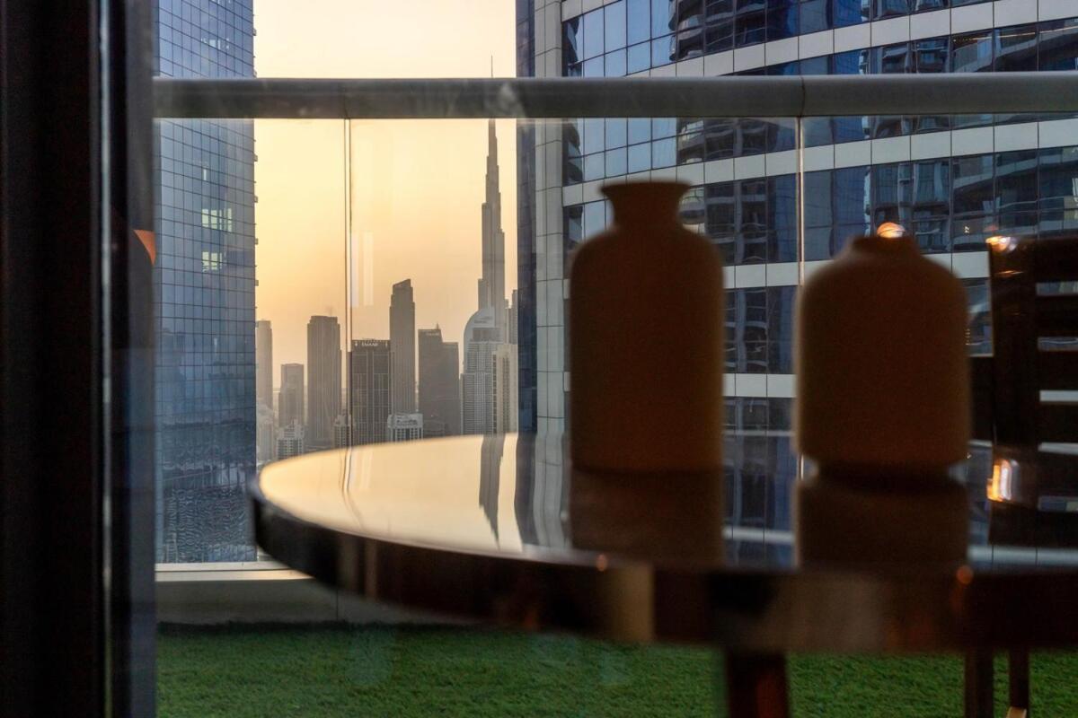 1 Bedroom With Burj Khalifa & View From 54th Floor Skyscraper *