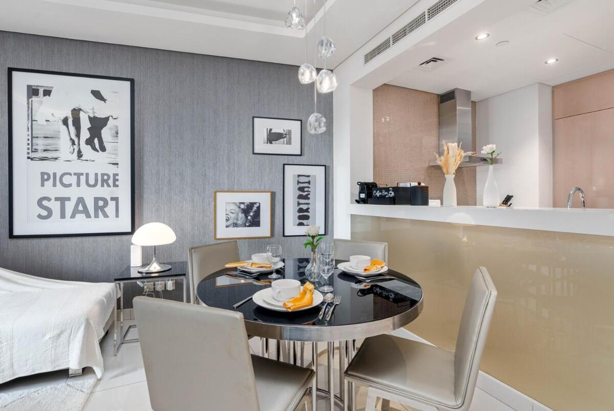 1 Bedroom With Burj Khalifa & View From 54th Floor Skyscraper Apartment