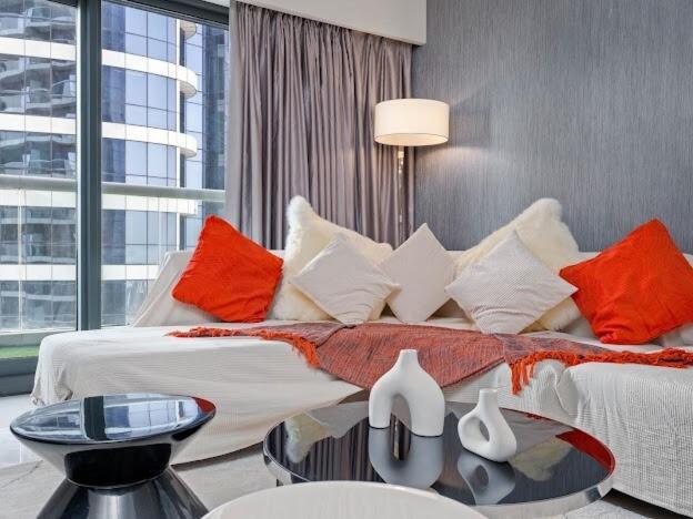 1 Bedroom With Burj Khalifa & View From 54th Floor Skyscraper * Dubai