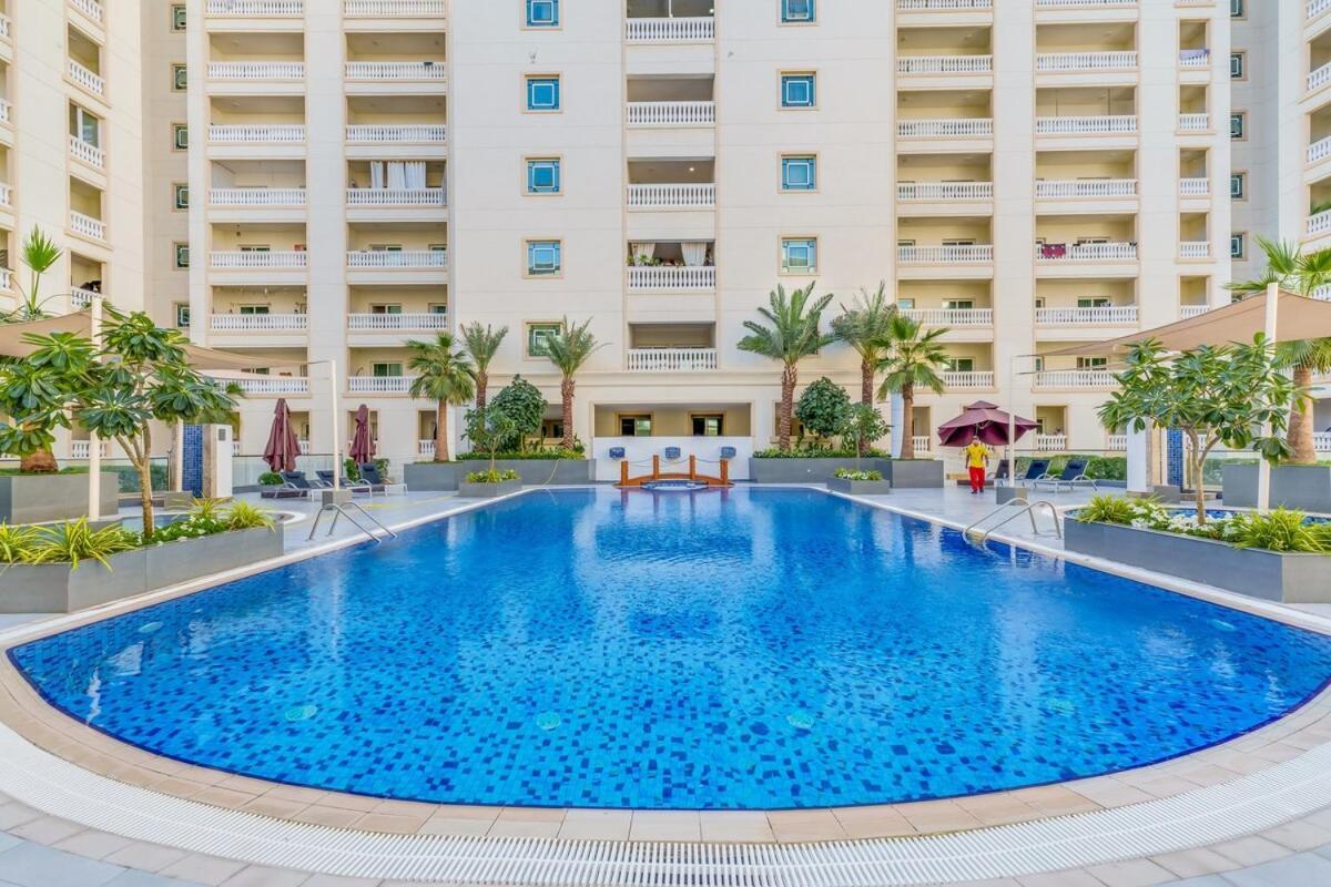 Apartment Waves - Spacious 1br With Balcony & Cozy Interiors In Jvc *