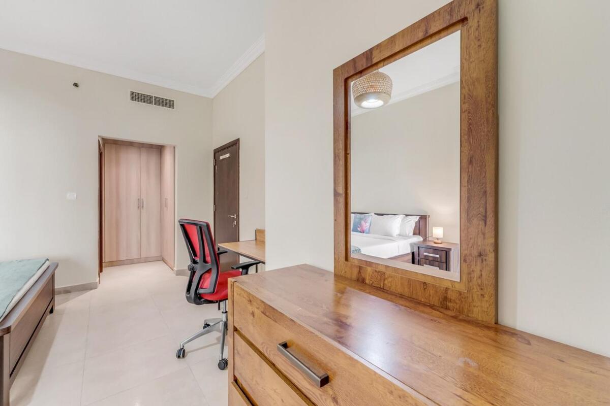 Waves - Spacious 1br With Balcony & Cozy Interiors In Jvc *
