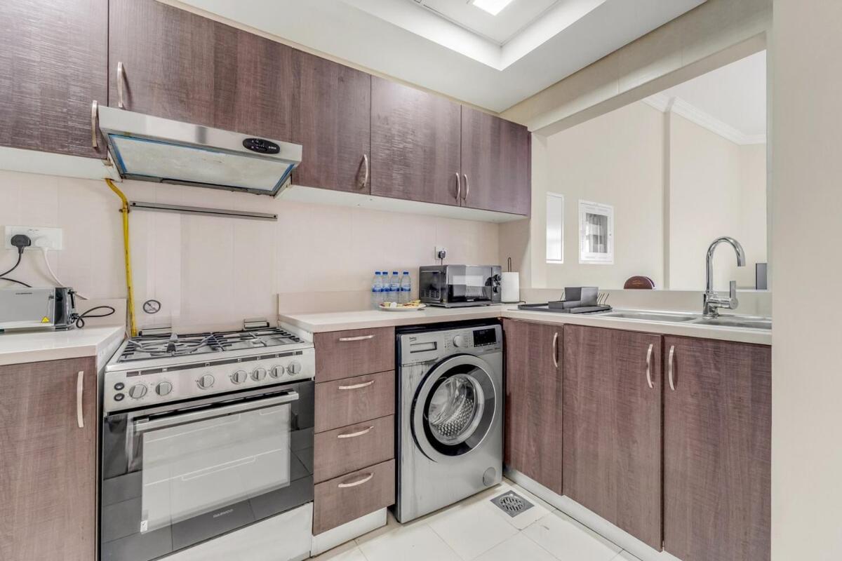 Waves - Spacious 1br With Balcony & Cozy Interiors In Jvc Apartment
