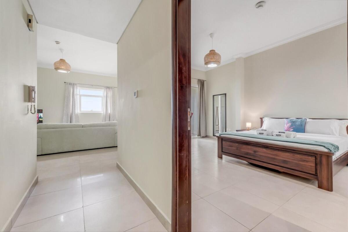 Waves - Spacious 1br With Balcony & Cozy Interiors In Jvc Apartment *